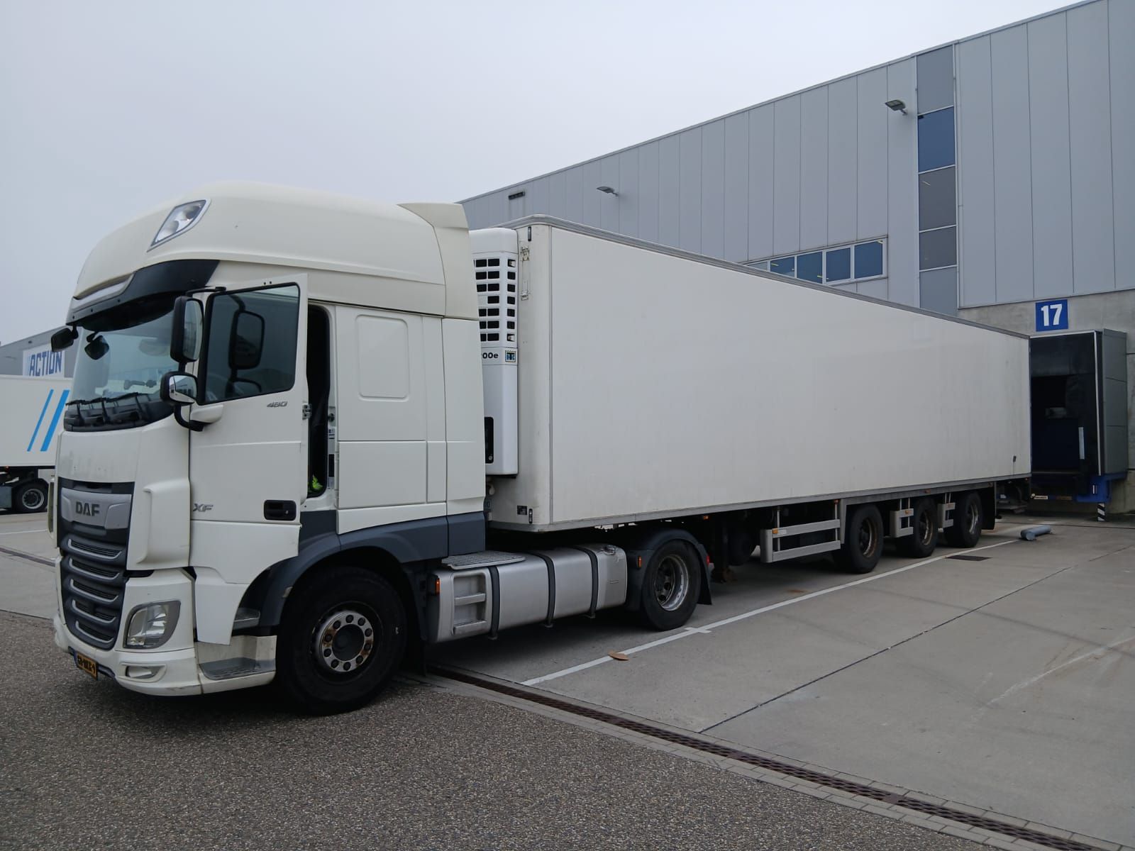 Chauffeur trekker oplegger West Friesland